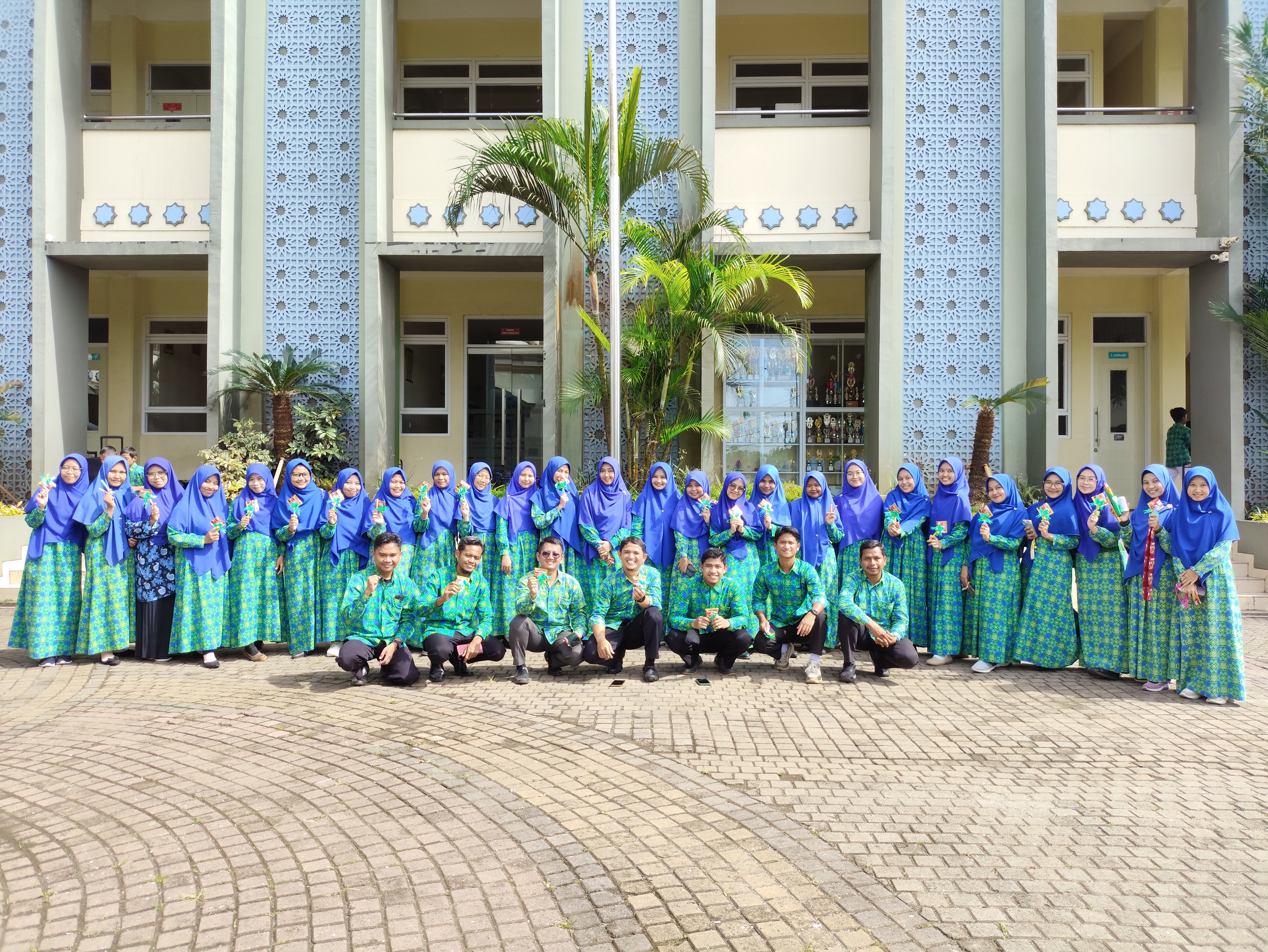 Foto Bersama Pegawai SIT ICMA Hari Guru Nasional 